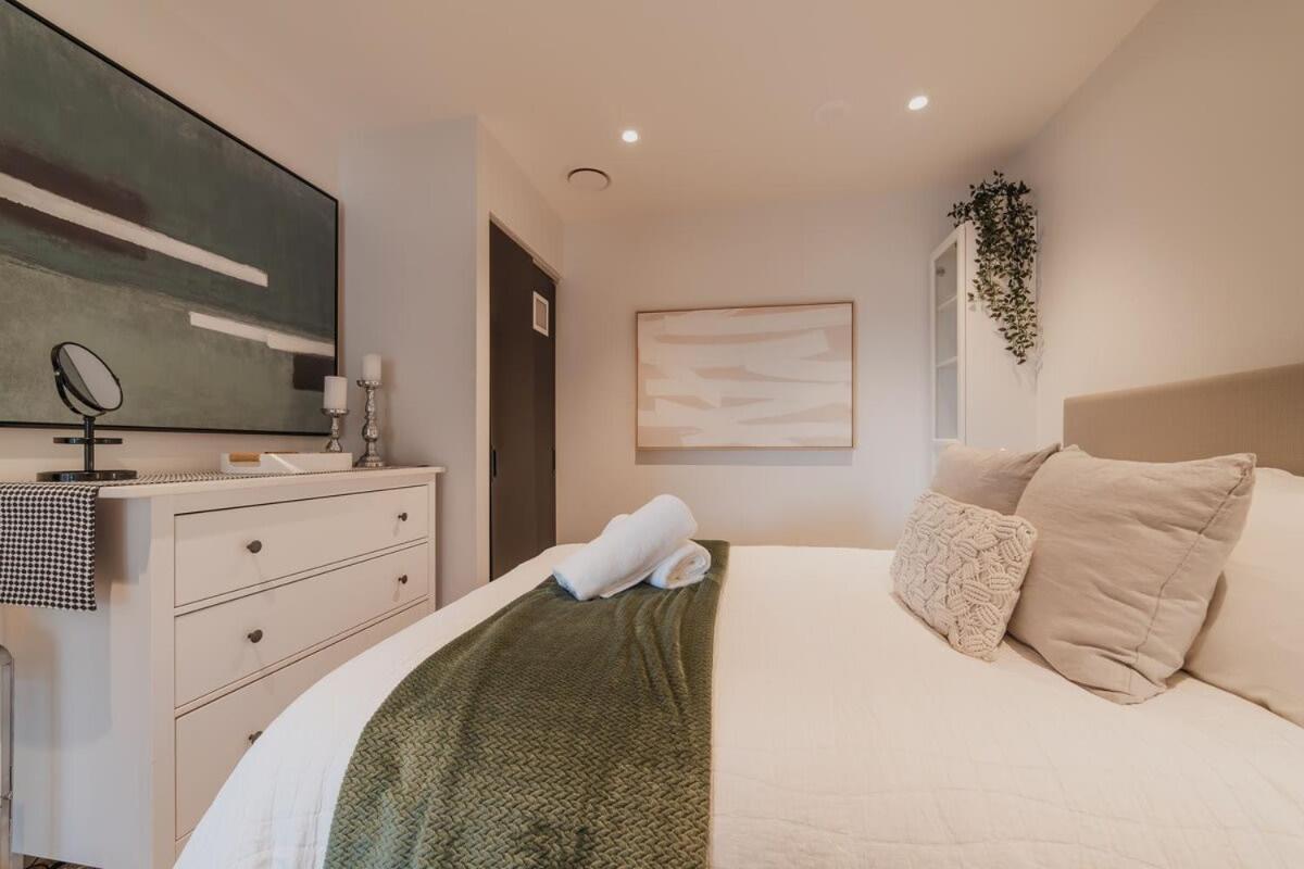 Penthouse Perfection - 2Br Elegance On Worcester St Christchurch Buitenkant foto