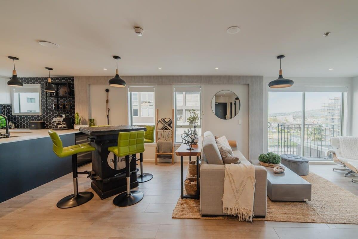 Penthouse Perfection - 2Br Elegance On Worcester St Christchurch Buitenkant foto