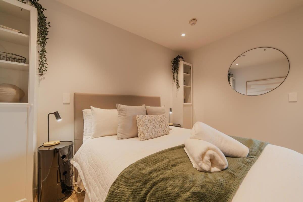 Penthouse Perfection - 2Br Elegance On Worcester St Christchurch Buitenkant foto