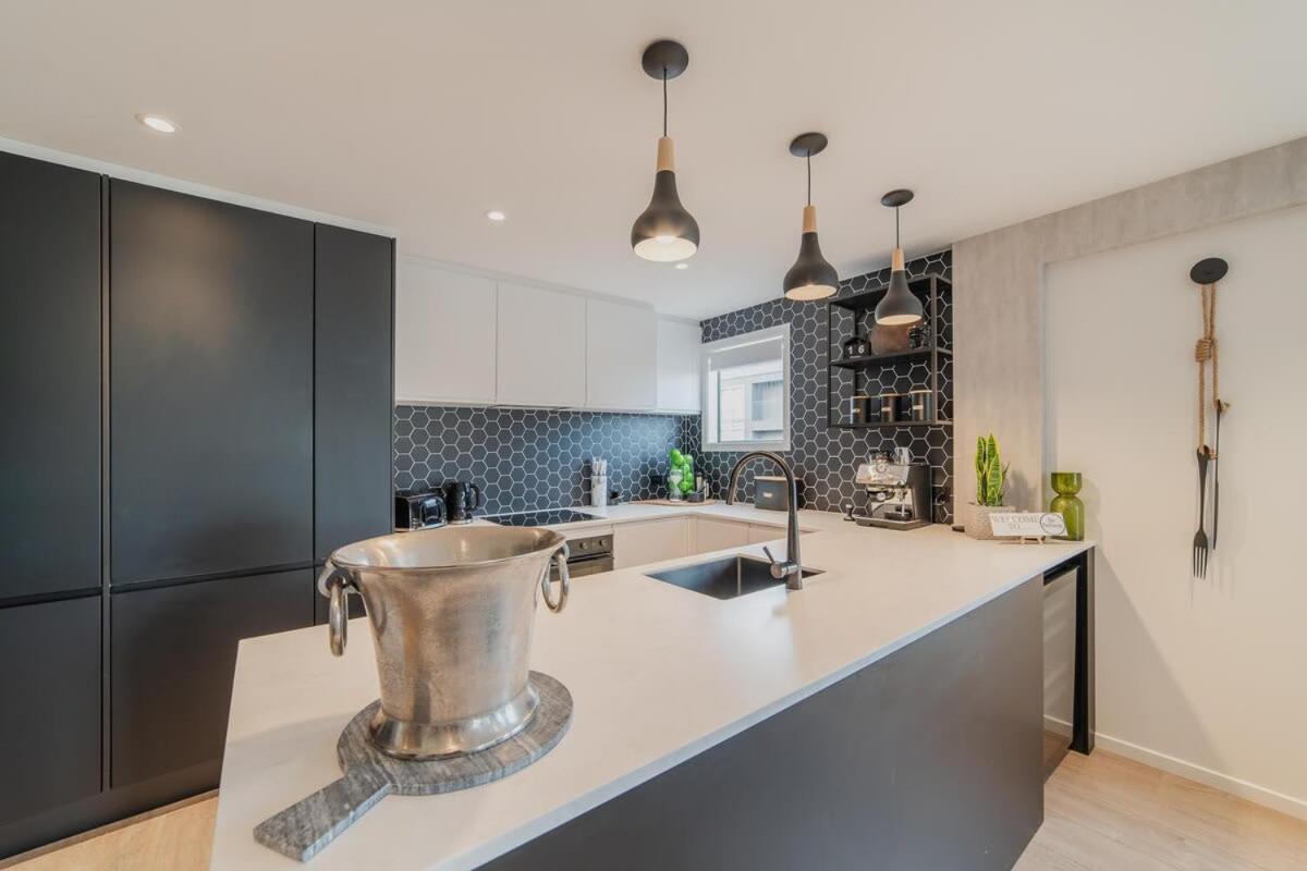 Penthouse Perfection - 2Br Elegance On Worcester St Christchurch Buitenkant foto