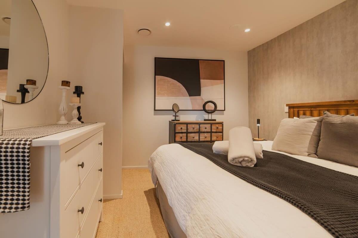 Penthouse Perfection - 2Br Elegance On Worcester St Christchurch Buitenkant foto