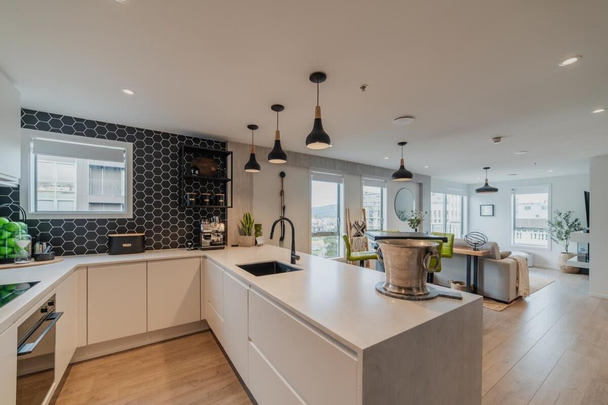 Penthouse Perfection - 2Br Elegance On Worcester St Christchurch Buitenkant foto